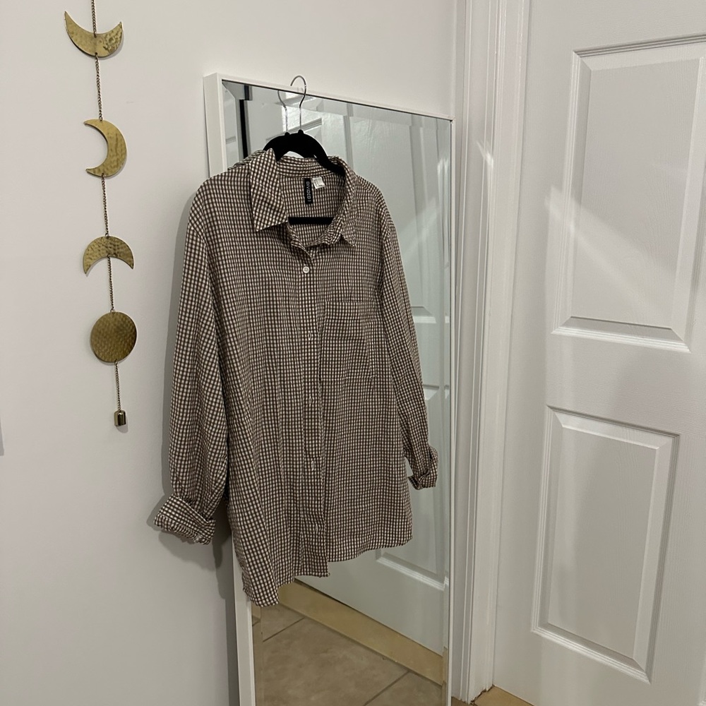 Divided long sleeve brown checkered button down